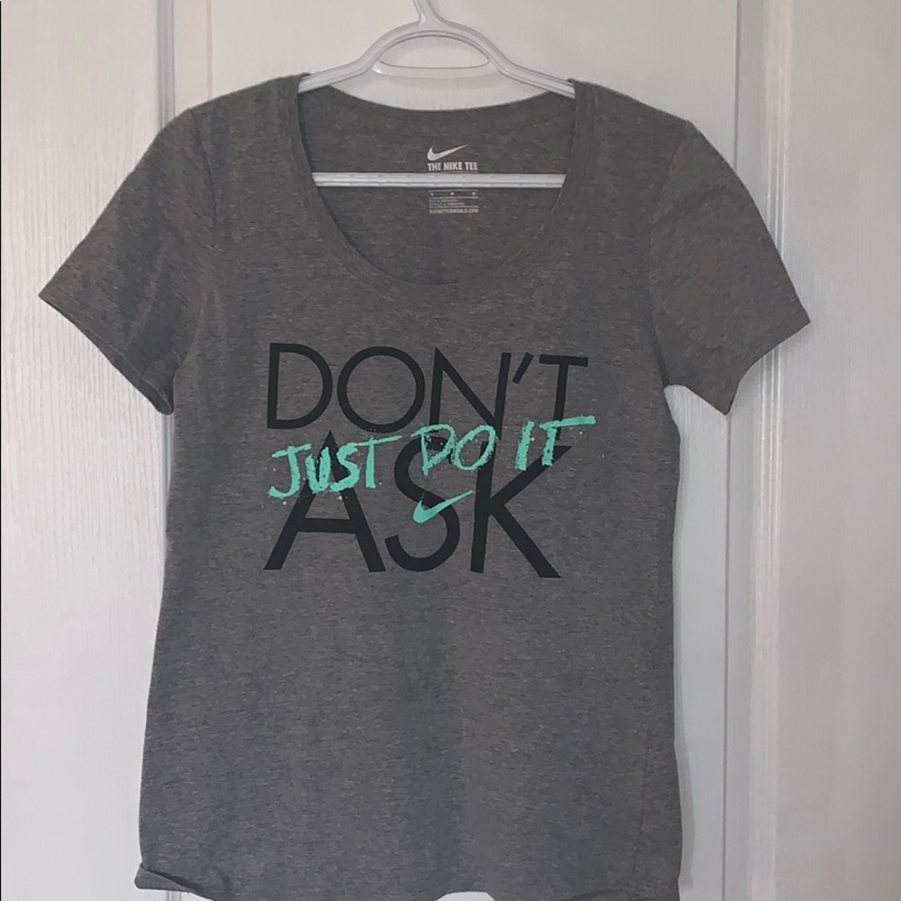 Nike tee
